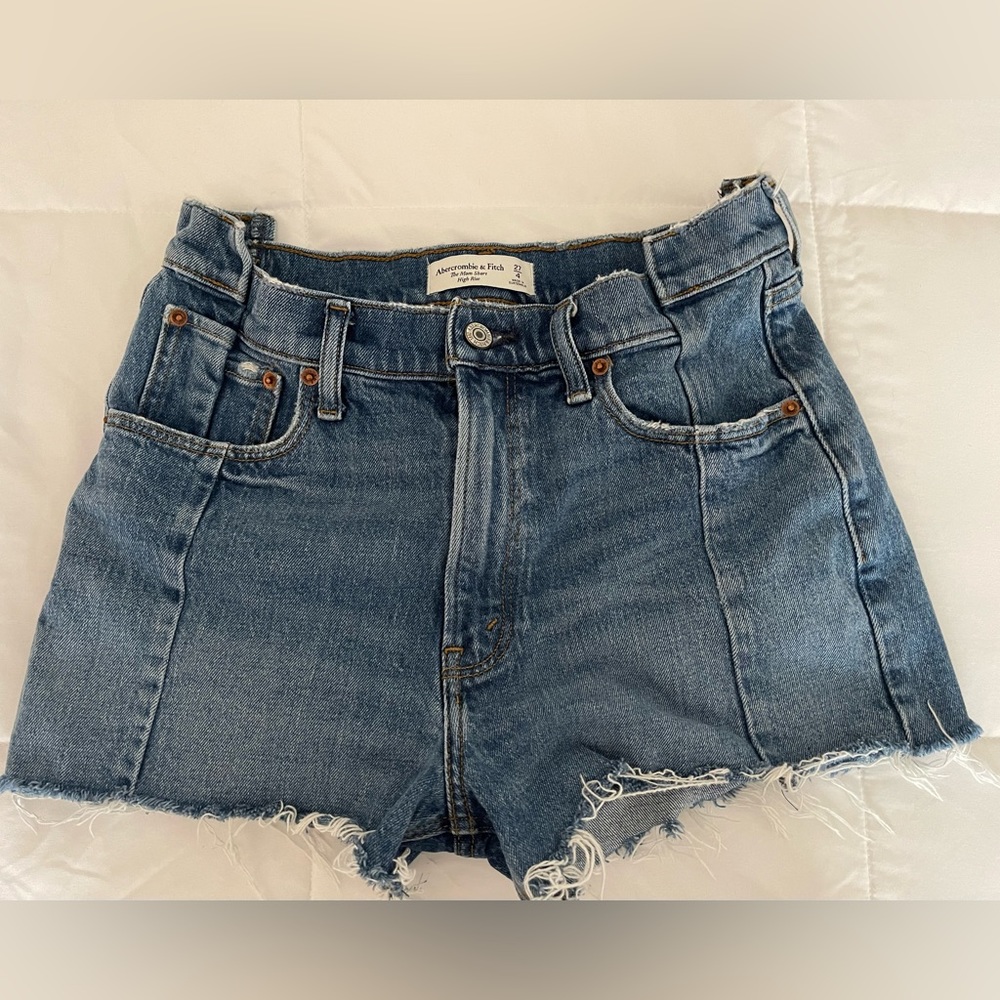 WORN ONCE ABERCROMBIE HIGH RISE MOM SHORTS SIZE 27